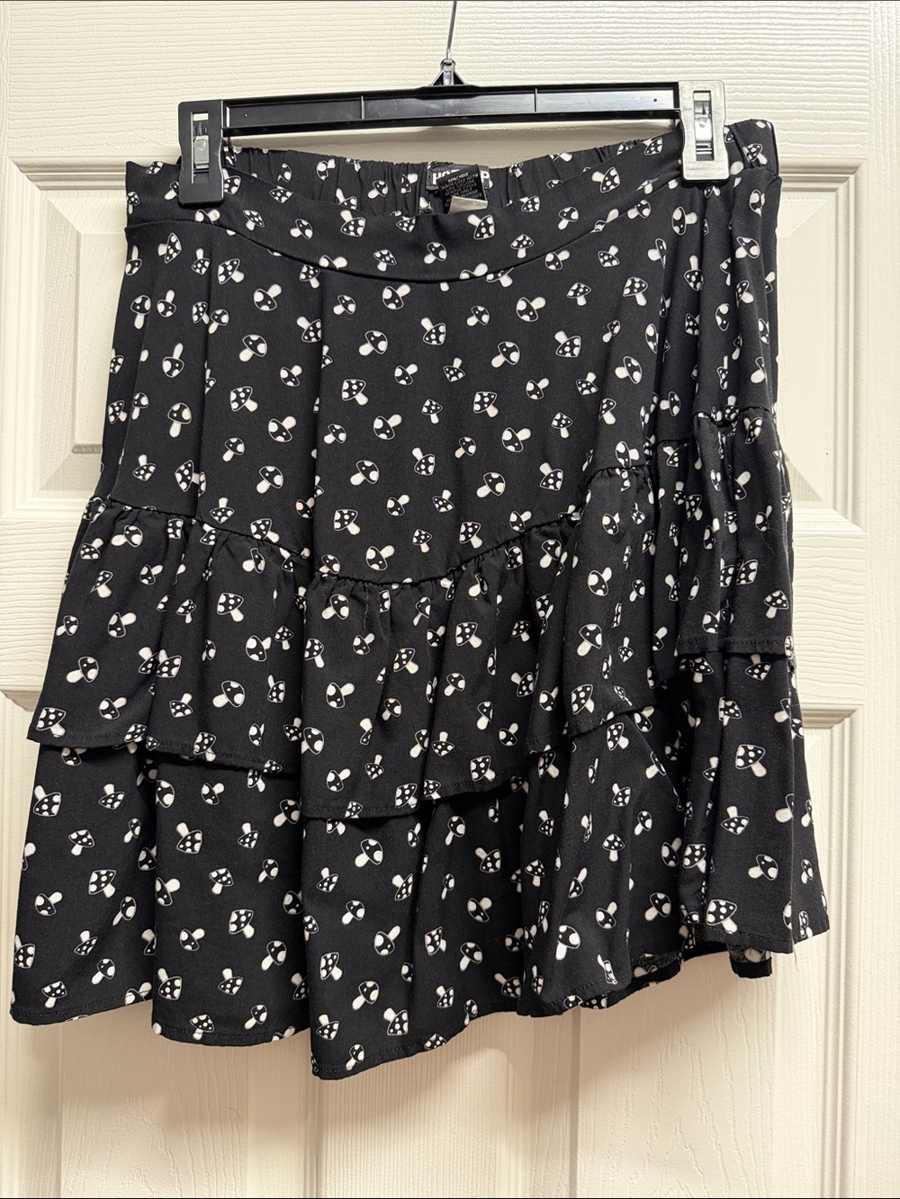 Hot topic Tiered Black Floral A-Line Skirt
